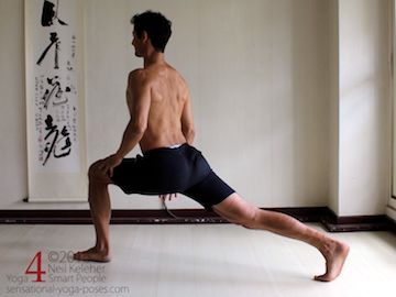 upright lunge, chest pulled back