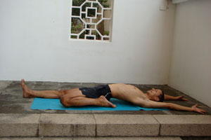 half hero yoga pose