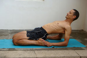 hero pose (virasana)