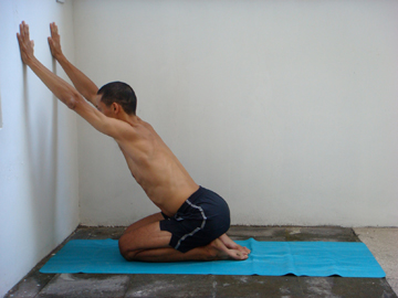 spiderman yoga pose kneeling prep 2